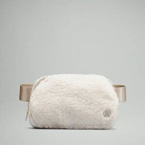 NWT, Lululemon Everywhere Belt Bag - Fleece, Natural Ivory - Silver Hardware